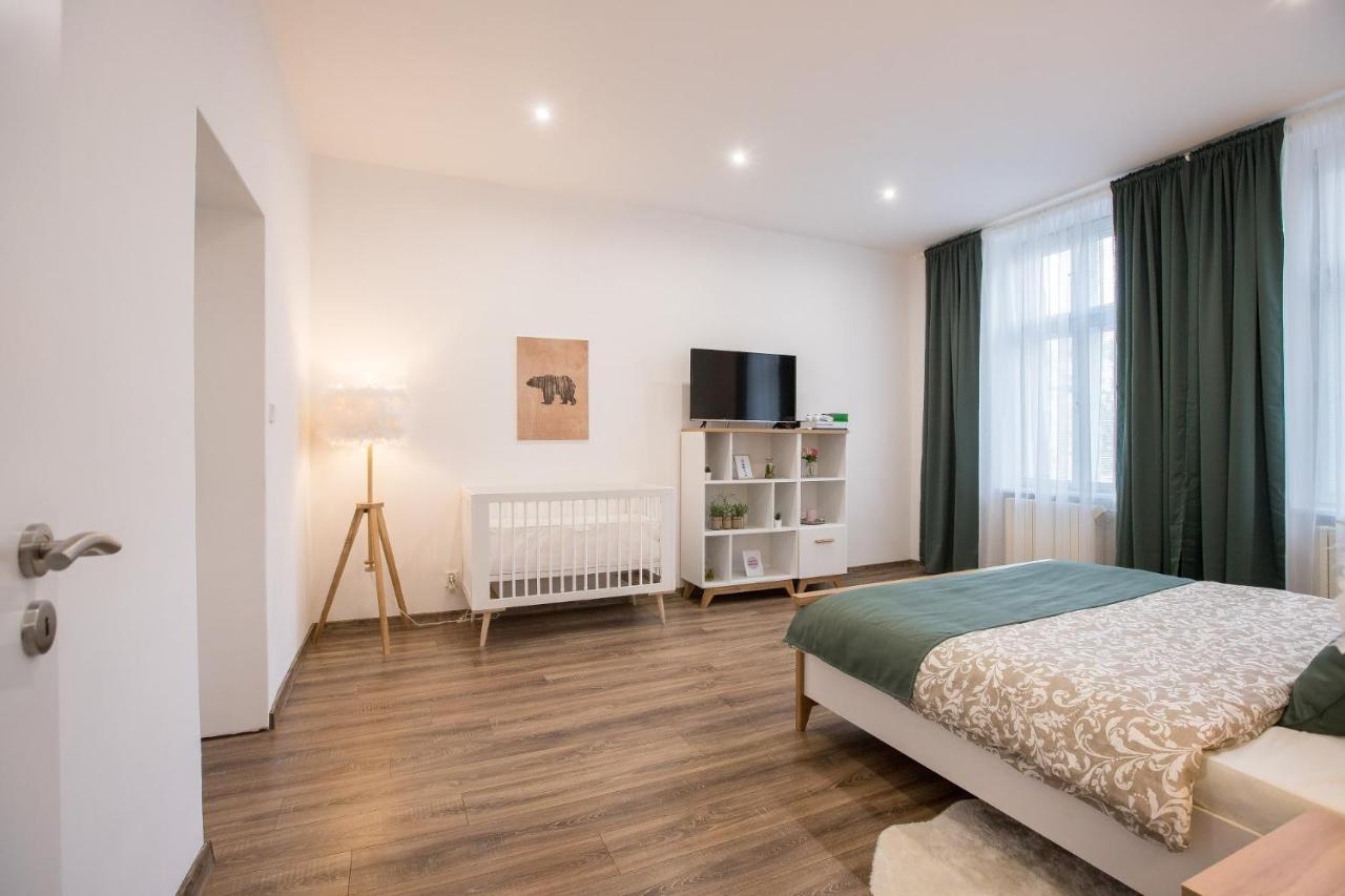Family Apartment Ostrava Eksteriør billede